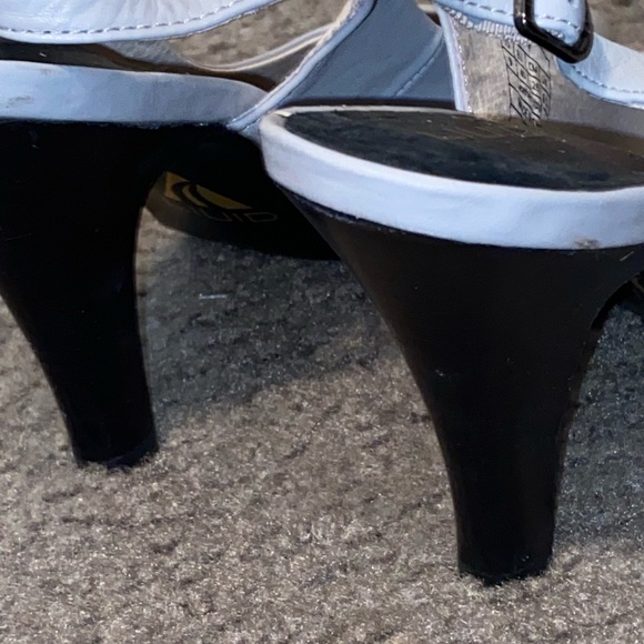 LIUID HEELS - Picture 3 of 5